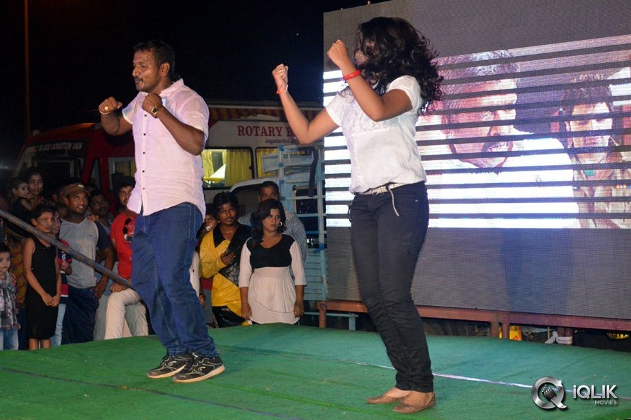 Run-Raja-Run-Flash-Mob-at-Vijayawada